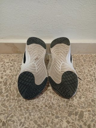 Zapatillas Puma Negras y Blancas