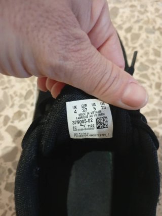 Zapatillas Puma Negras y Blancas