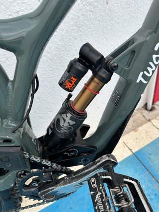 Bicicleta commencale Supreme DH v4