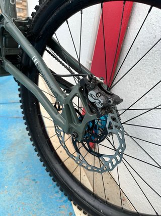 Bicicleta commencale Supreme DH v4