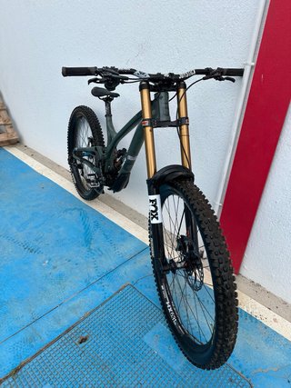 Bicicleta commencale Supreme DH v4