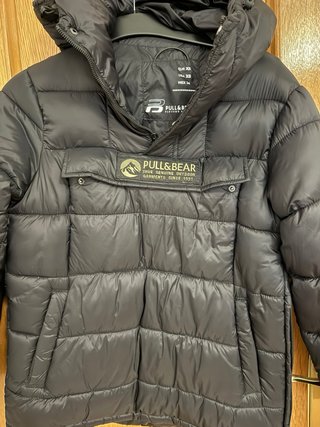 Chaqueta acolchada Pull&Bear negra con capucha