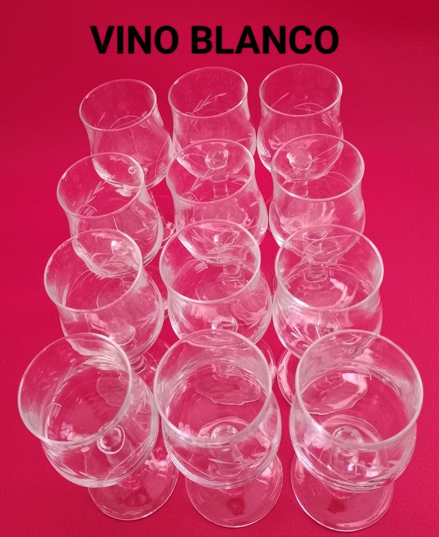 Juego de 10 copas de vino blanco grabadas
