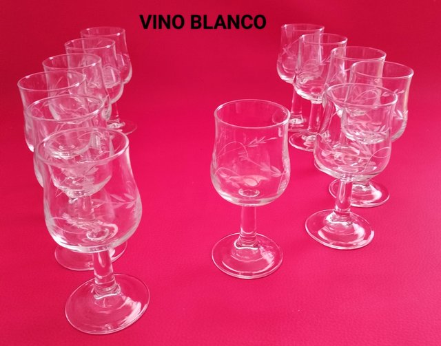 Juego de 10 copas de vino blanco grabadas