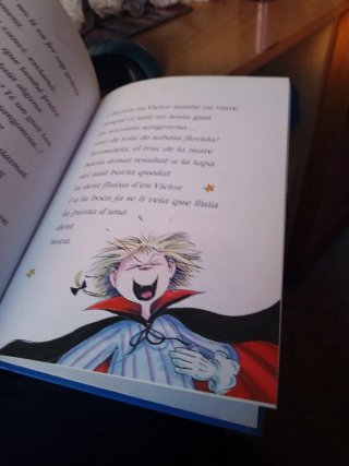 El vampir de la dent fluixa (Bruixola. Tina Sup...