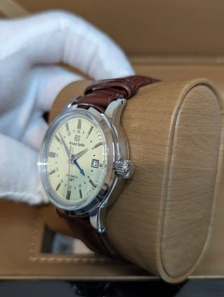 Reloj Seiko Mod GS Elegance Crema Piel Marrón GMT