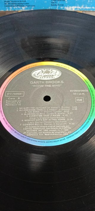 Garth Brooks Ropin The wind