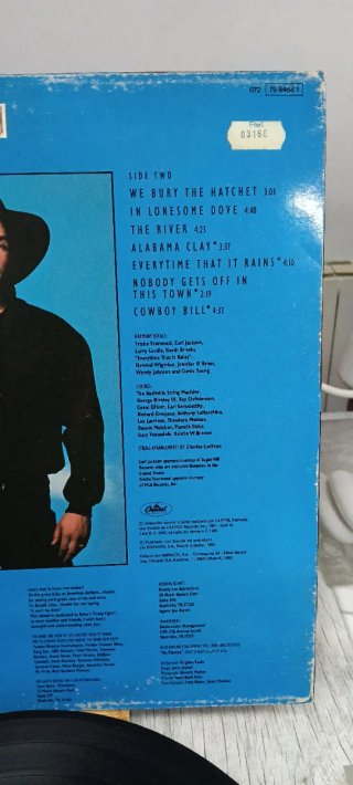 Garth Brooks Ropin The wind