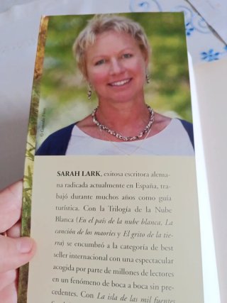 La isla de las mil fuentes. Sara Lark