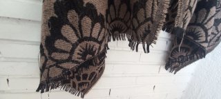 Bufanda o chal motivos geométricos de Trucco