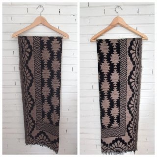 Bufanda o chal motivos geométricos de Trucco