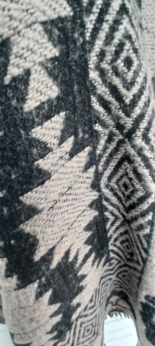 Bufanda o chal motivos geométricos de Trucco