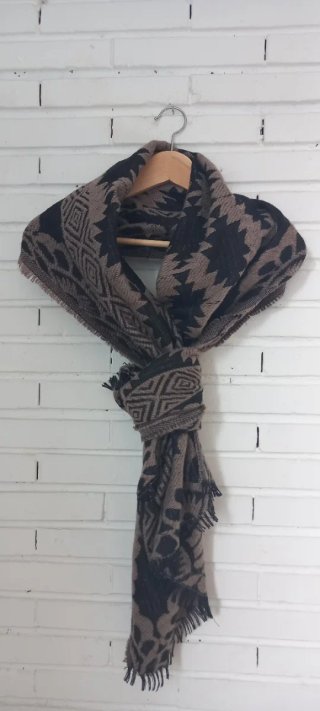 Bufanda o chal motivos geométricos de Trucco