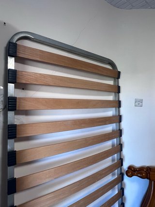 Cama 90 con somier y cabecero a recoger.