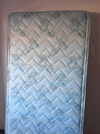 Cama 90 con somier y cabecero a recoger.