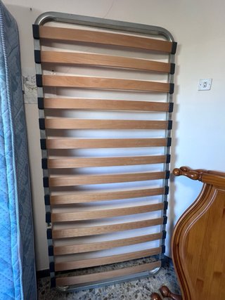 Cama 90 con somier y cabecero a recoger.