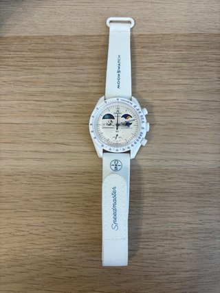 Omega x Swatch MoonSwatch Oro