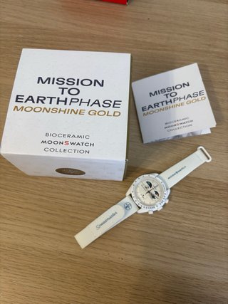 Omega x Swatch MoonSwatch Oro