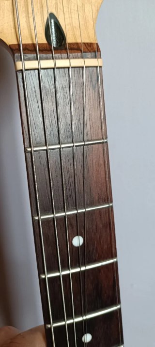 Squier by Fender Strato Blanca
