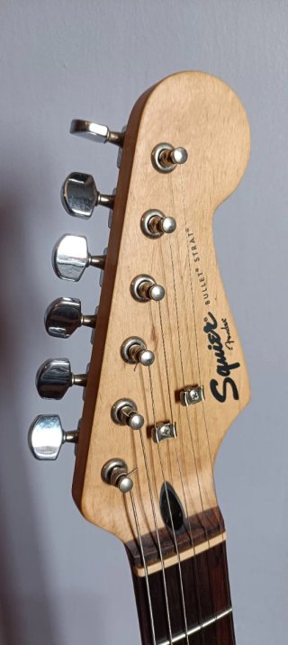 Squier by Fender Strato Blanca