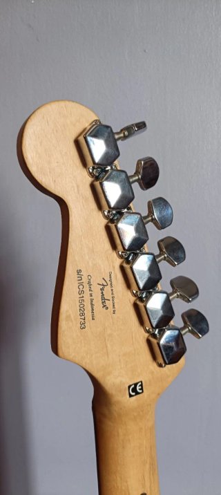 Squier by Fender Strato Blanca
