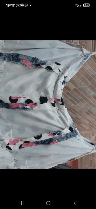 Traje de flamenca con lunares y flores