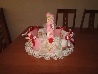 Cesta decorada para objetos para niñas