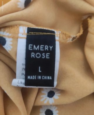 Top amarillo con margaritas