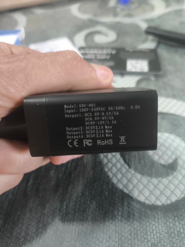 Caricatore USB iWavion multiplo a ricarica rapida