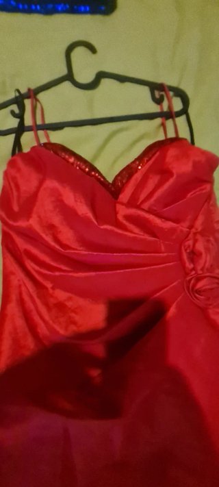 Vestido de cóctel rojo para boda
