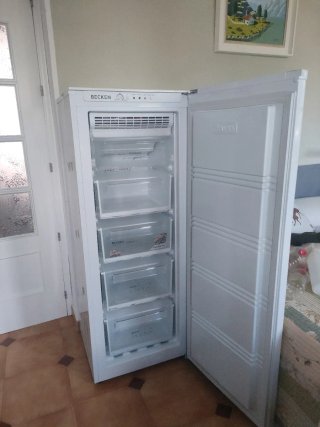Congelador estupendo . Lo vendo por falta de uso.