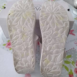 Sandalias blancas con brillos mujer