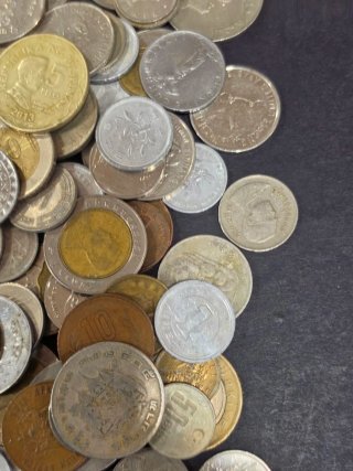 Lote de monedas asiáticas.