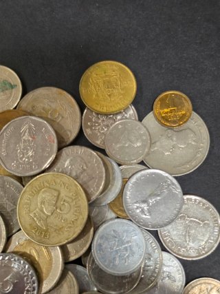 Lote de monedas asiáticas.
