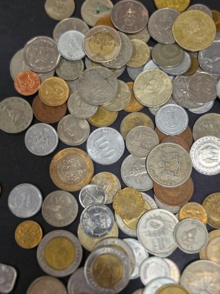Lote de monedas asiáticas.
