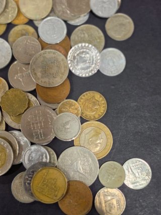 Lote de monedas asiáticas.