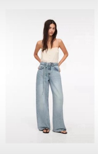 Jeans baggy con cinturón