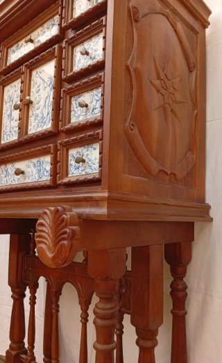 Bargueño escritorio madera y cerámica