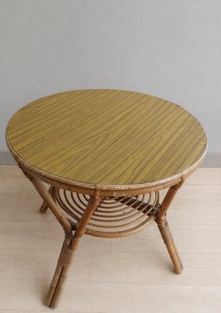 Mesa redonda mimbre y madera