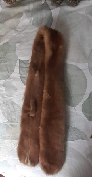Cuello de piel para abrigo de señora