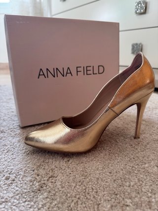 Zapatos de tacón Anna Field dorados talla 37