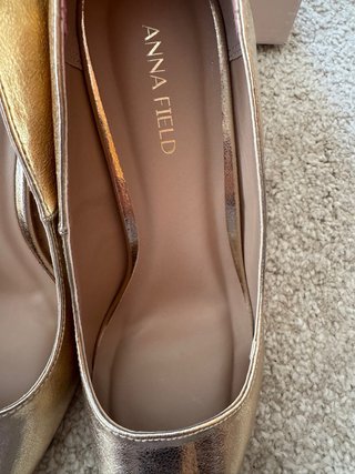 Zapatos de tacón Anna Field dorados talla 37