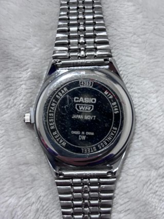 Casio MTP-B145 Reloj Verde y Plateado