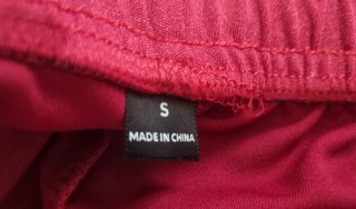 Pantalón corto deportivo rojo