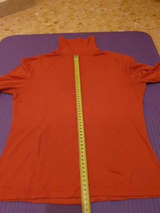 Jersey naranja cuello alto básico