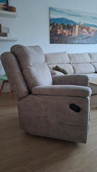 Sillón reclinable gris tela