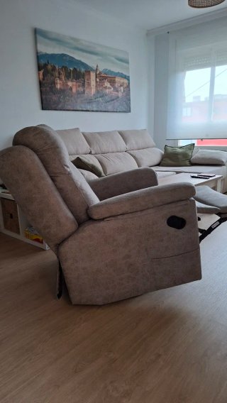 Sillón reclinable gris tela