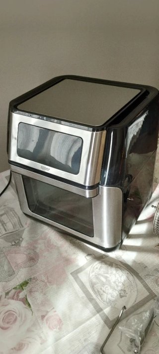 Freidora de aire Insky con todos los accesorios.