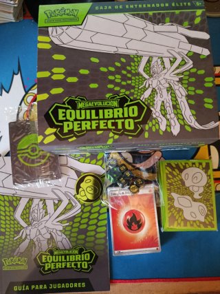 Caja Entrenador Élite Pokémon Equilibrio Perfecto