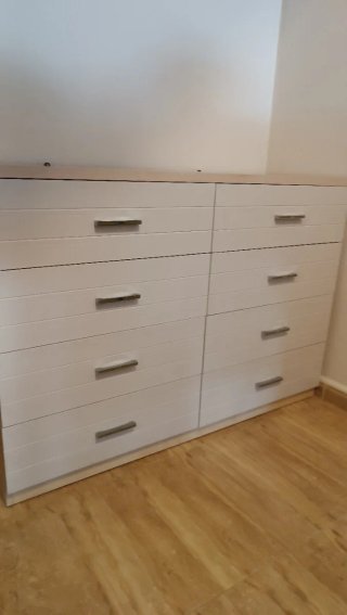 Cómoda y Mesitas de Noche Beige/Blanco